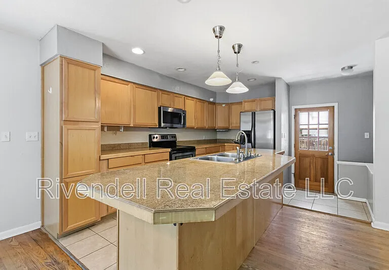 2279 Kendall St — Photo 2