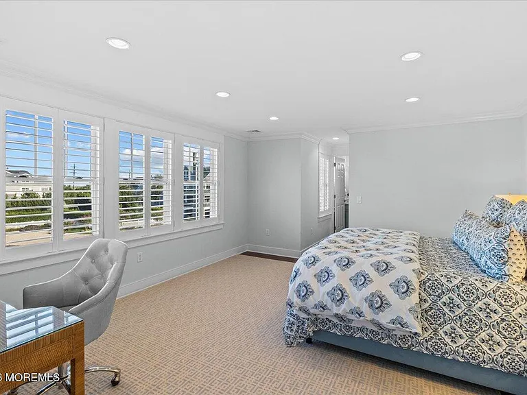 1200 Bay Ave — Photo 35