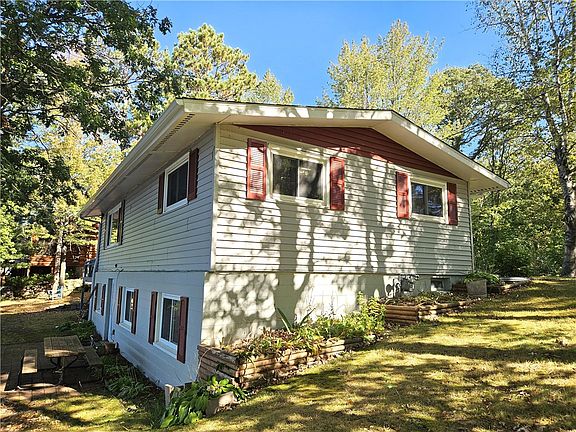 3rd image of 904 Colan Boulevard