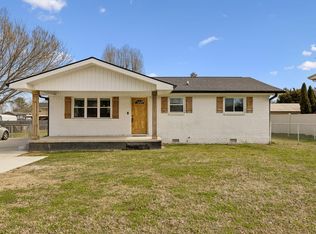 697 Cross St, Rossville, GA 30741