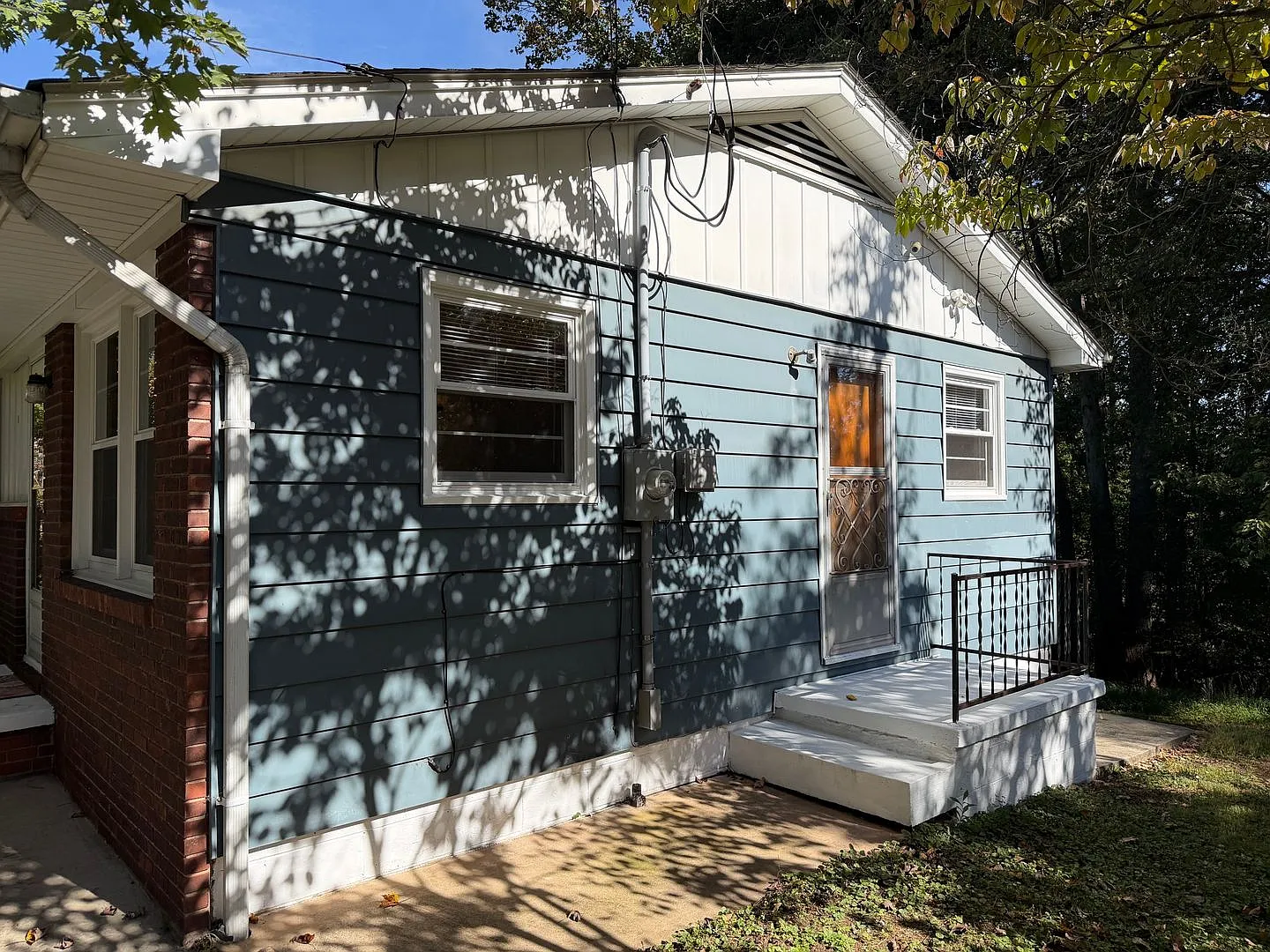 West AVL - Well Kept 1960's Home Ready for Occupancy! — Photo 2