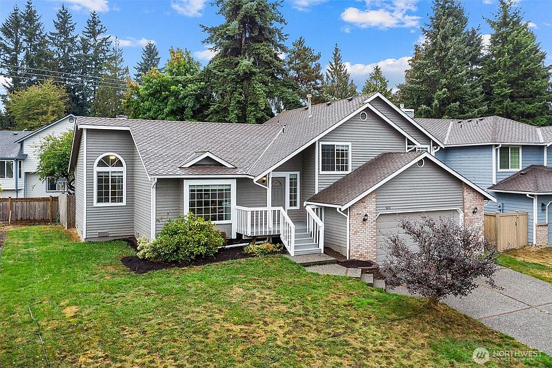 3rd image of 604 213TH Street SW