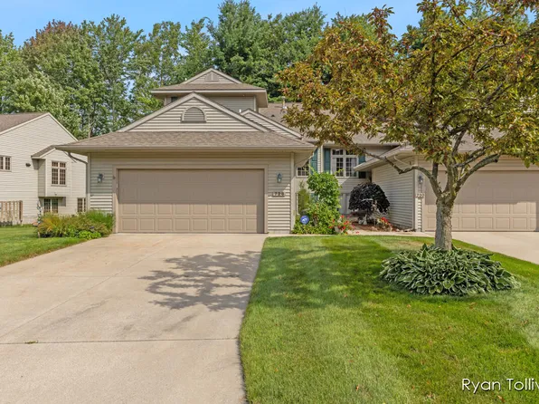 726 Tournament Cir, Muskegon, MI 49444