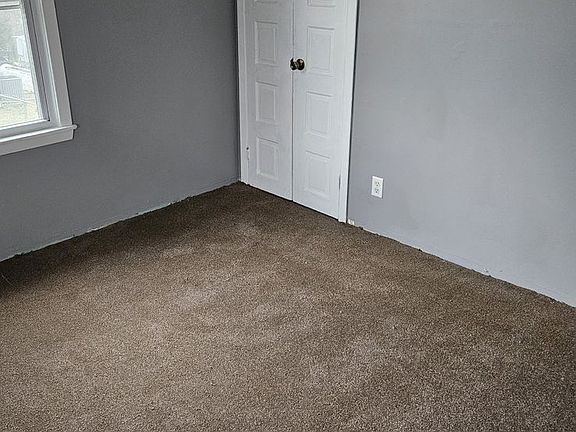3rd image of 196 Hillview Ave
