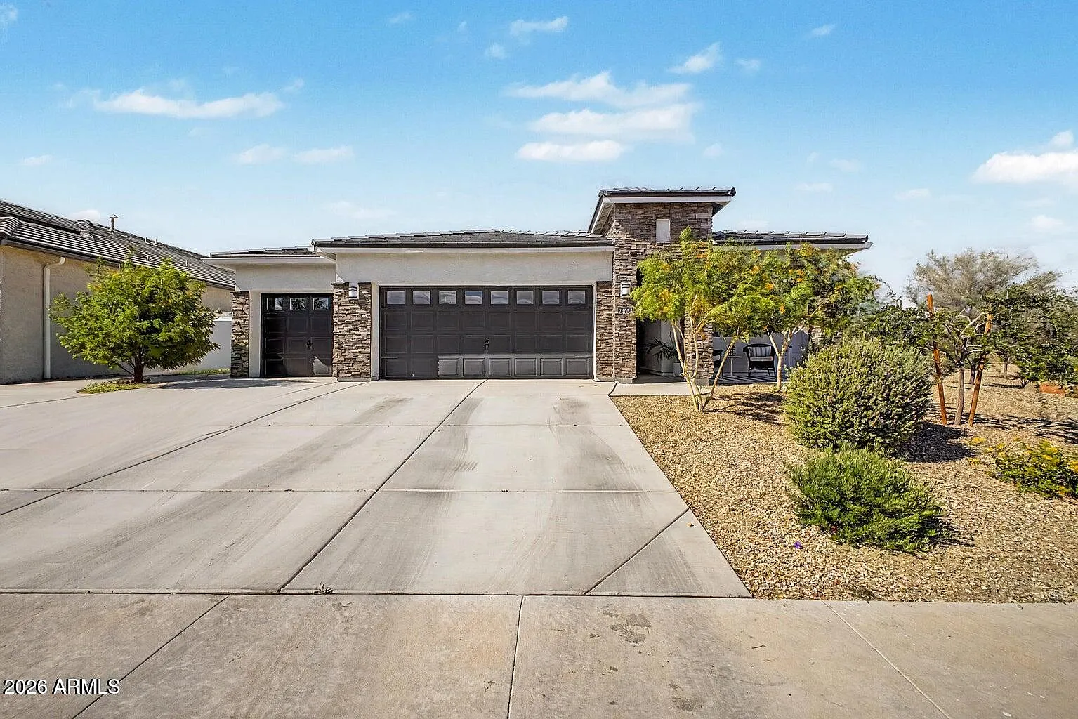 3 bed, 2.0 bath, 1552 sqft, $2,615 — Photo 1