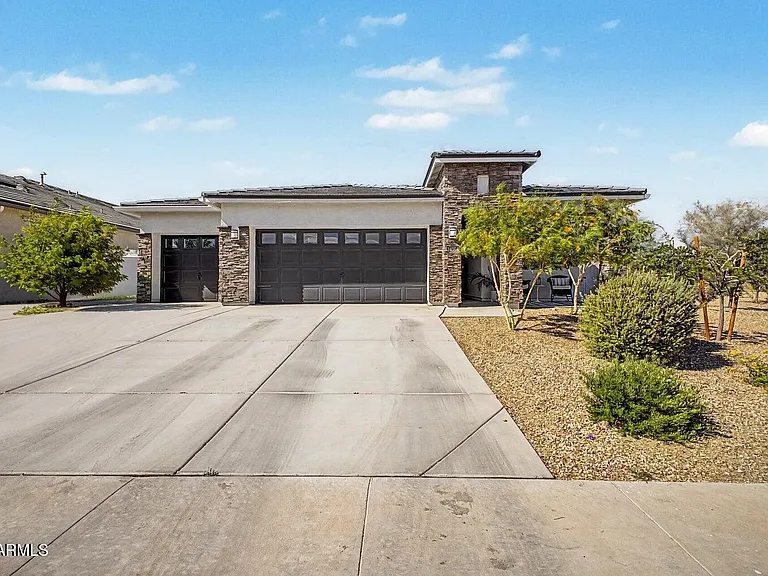 24054 W Verlea Dr — Photo 1