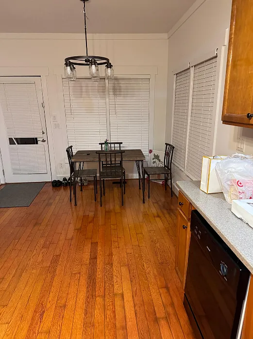 3 bed, 6263 sqft, $550 — Photo 2
