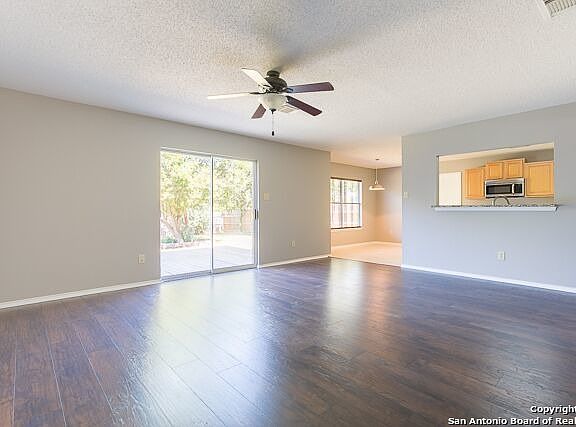 4th image of 10547 Dugas Dr