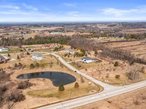 14195 North Twin Oaks LANE, Mequon, WI 53097