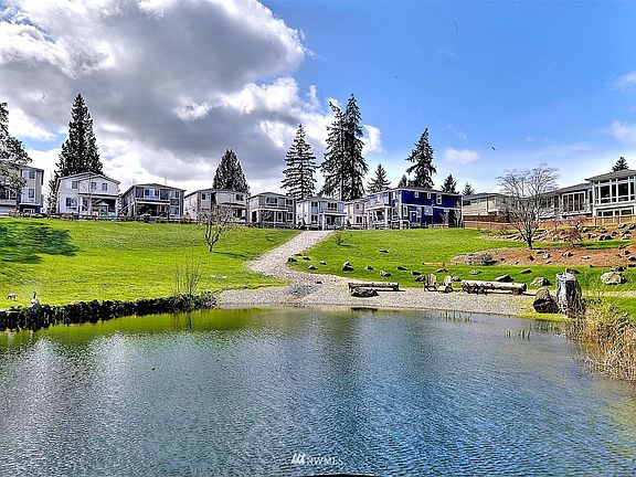 Star Water a private waterfront community. Home is located on private end street.