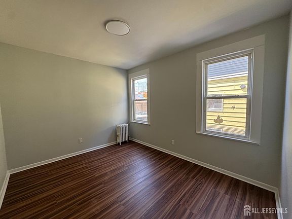 5th image of 266 Sandford St