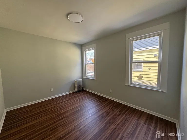 266 Sandford St — Photo 5