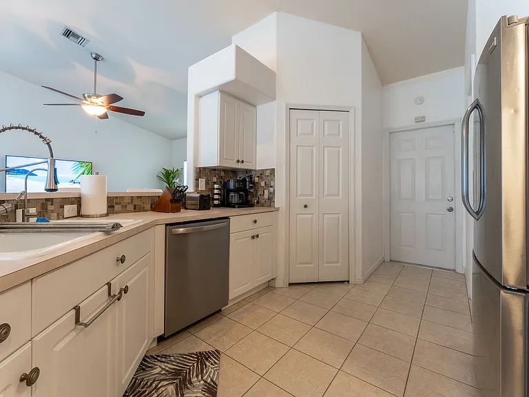 4728 SW 24th Ave — Photo 18