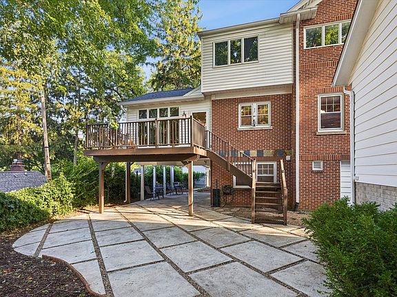 4th image of 237 Ridgewood Ave