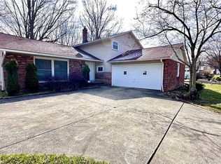 377 Balmoral Dr, Richmond Heights, OH