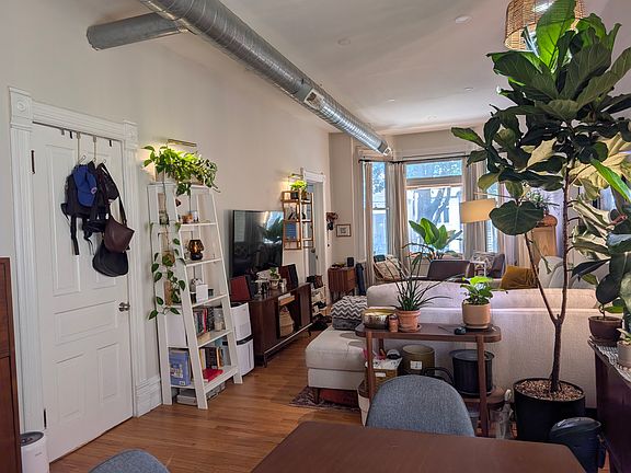 2nd image of 1105 W Wellington Ave #1