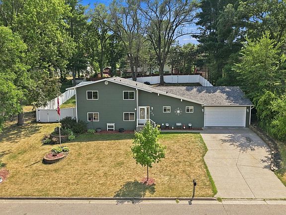 2nd image of 330 W Park St