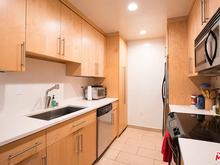 931 N Alfred St #306 — Photo 24