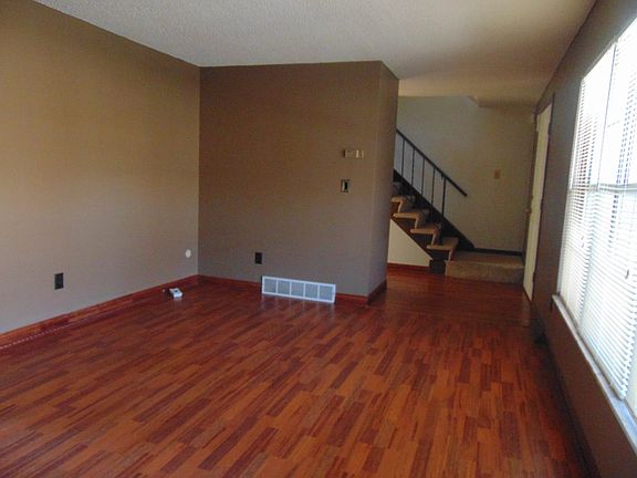 3rd image of 6595 Rosetree Dr