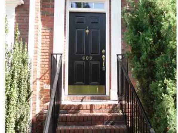 609 Copperline Dr, Chapel Hill, NC 27516