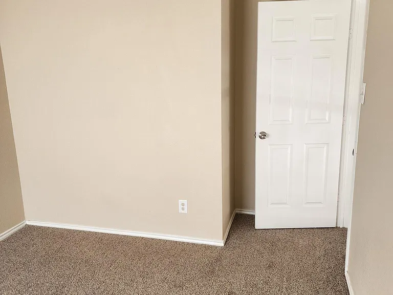 826 Springwood Dr — Photo 3