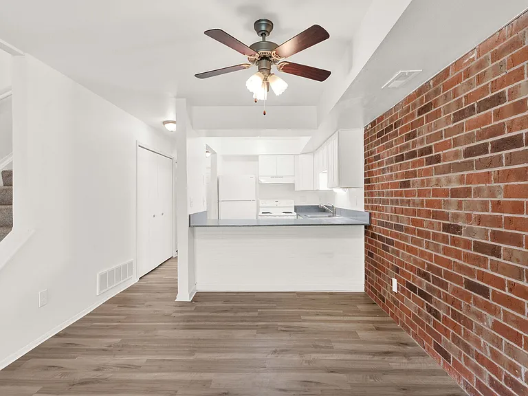 Riverside Townhomes — Photo 31
