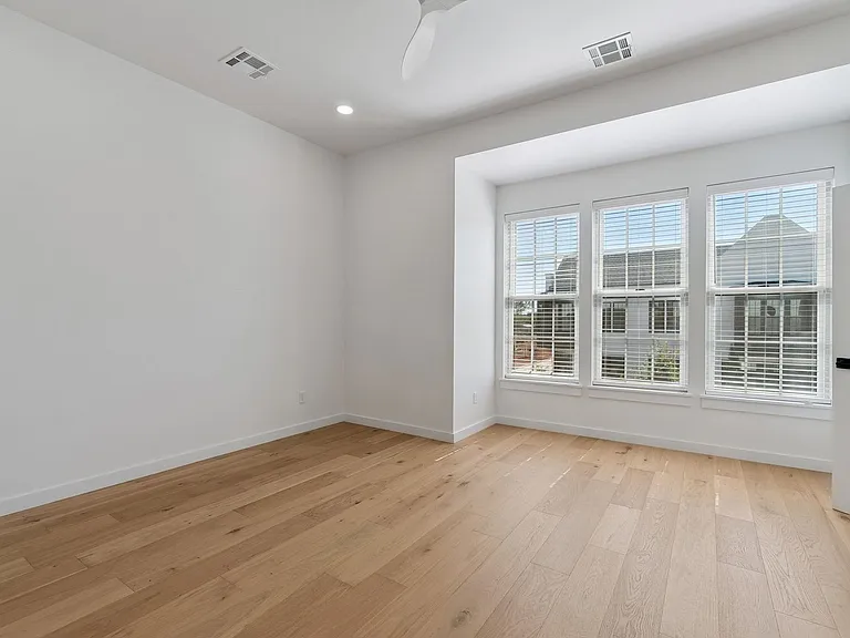 18821 Selah Way — Photo 22