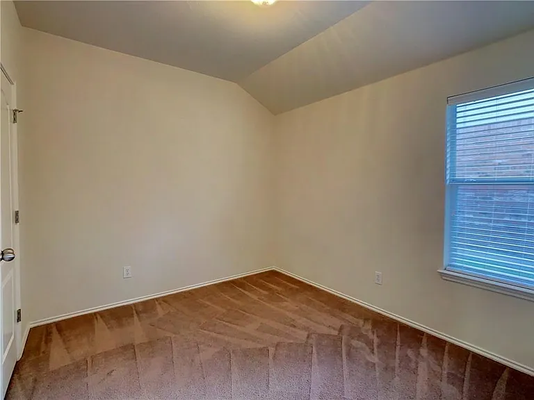 1413 Rainbow Parke Dr — Photo 10