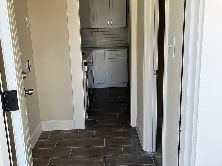 Rear Entry / Utility