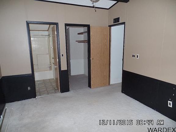 3rd image of 995 E Mary Lynn Ln
