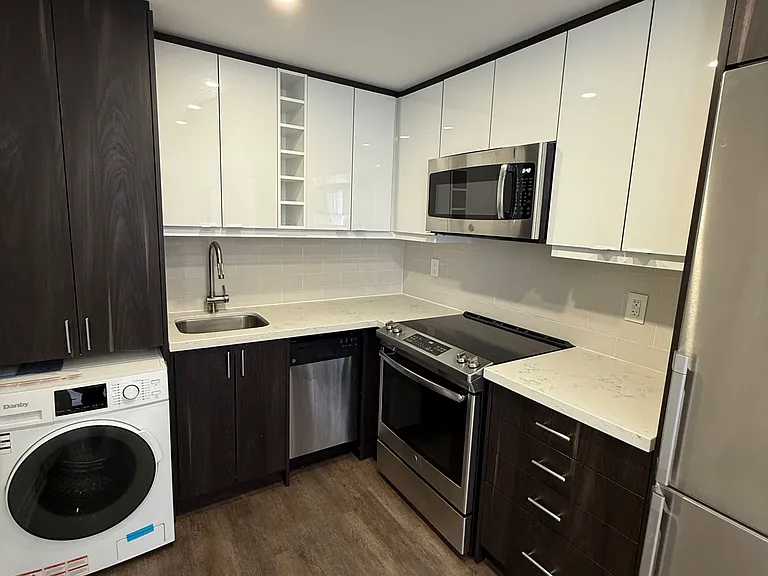 699 Eglinton Ave W #102 — Photo 6