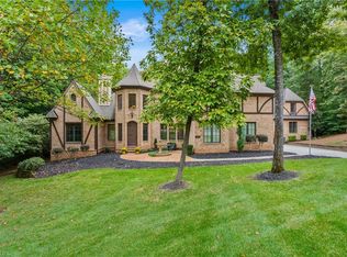 8302 Linville Oaks Dr, Oak Ridge, NC 27310