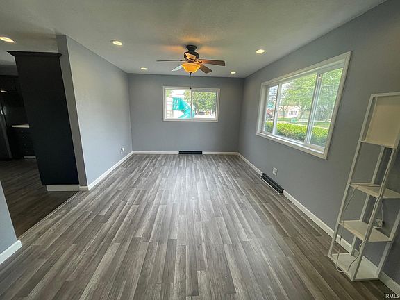 2nd image of 1002 Rosewood Dr