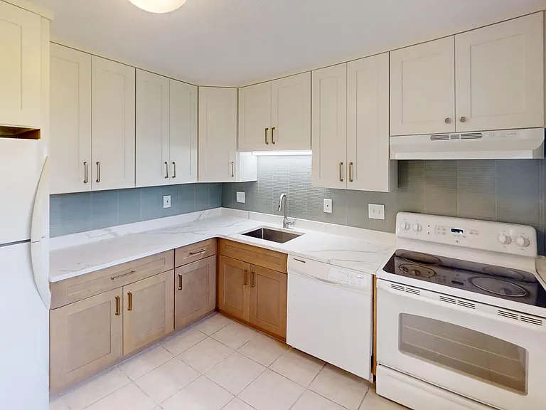 30 Washington Park Dr #5 — Photo 4