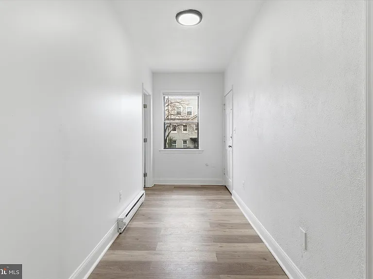 221 20th St NE #3 — Photo 6