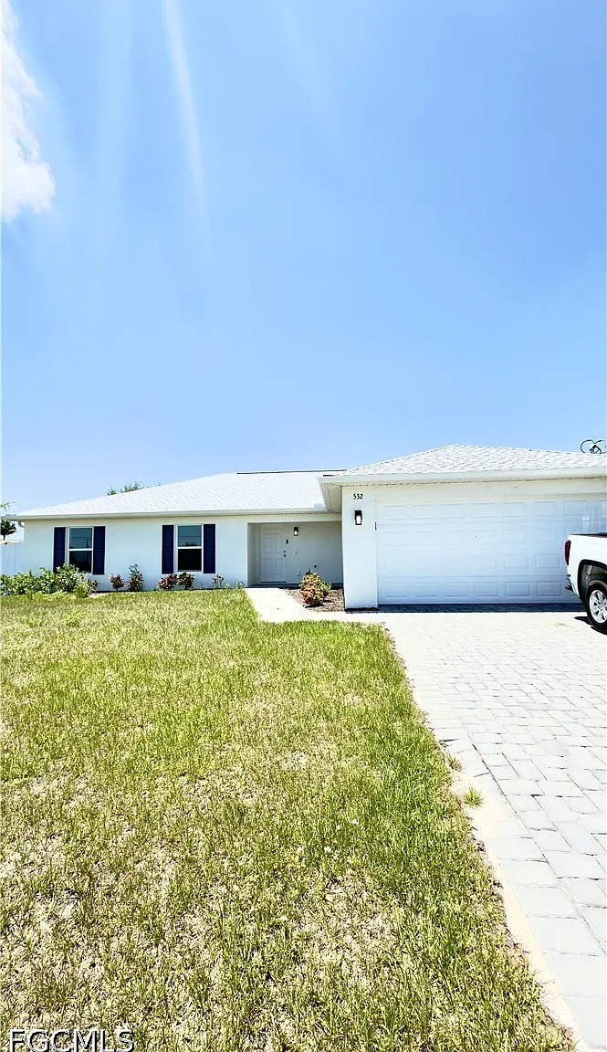 3 bed, 2.0 bath, 1765 sqft, $2,400 — Photo 1