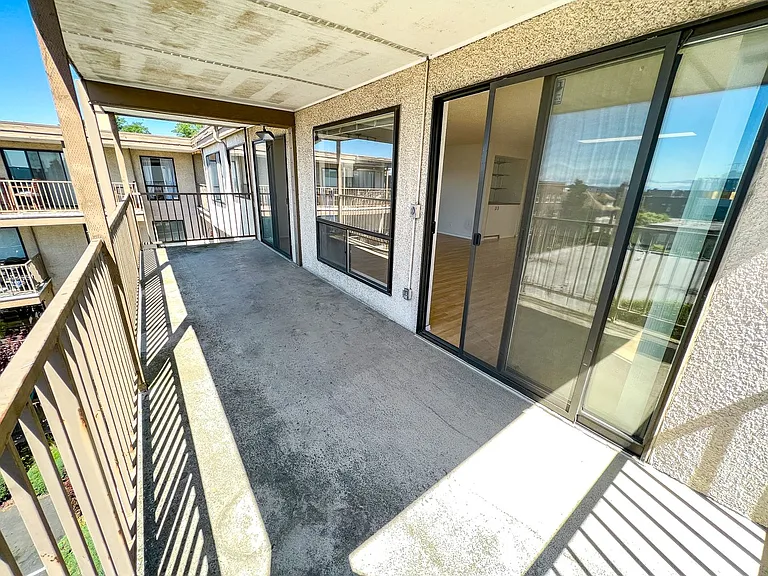 Annaron Apartments — Photo 21