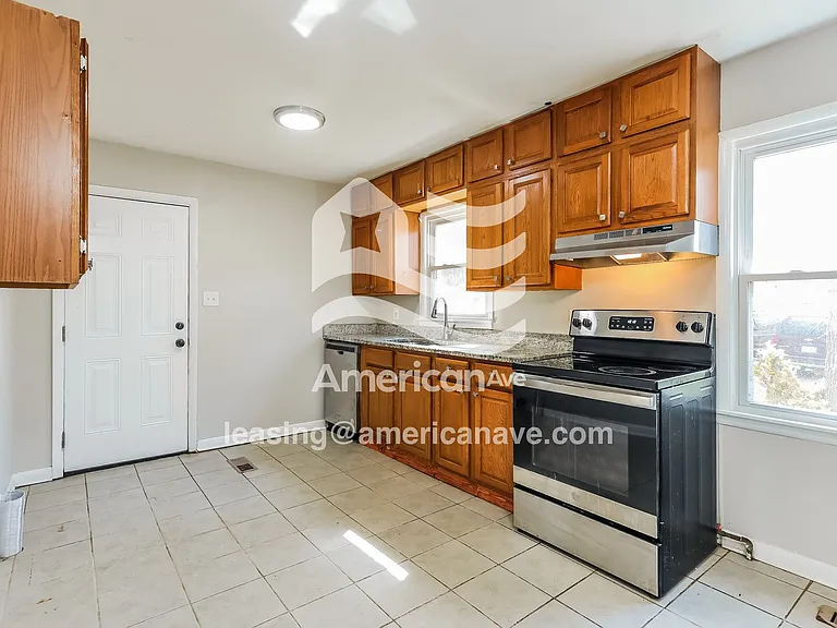 1599930_008_kitchen_14400102.jpg