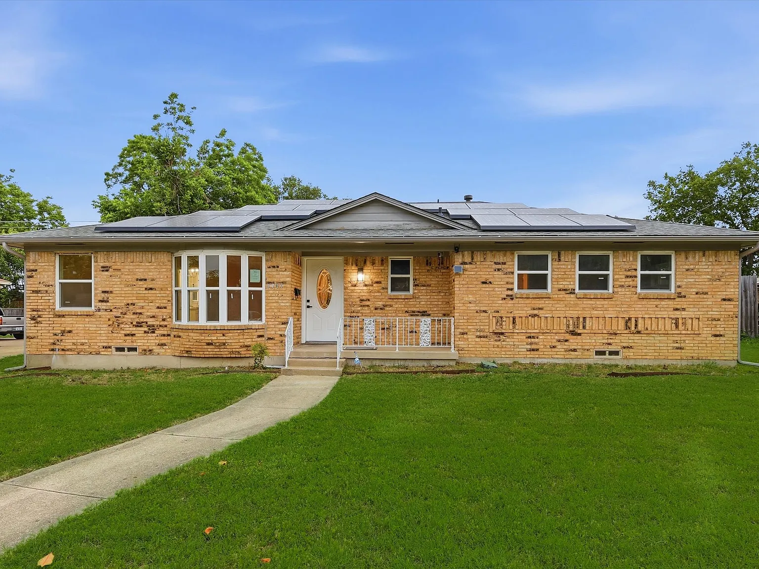 3 bed, 1716 sqft, $2,500 — Photo 1