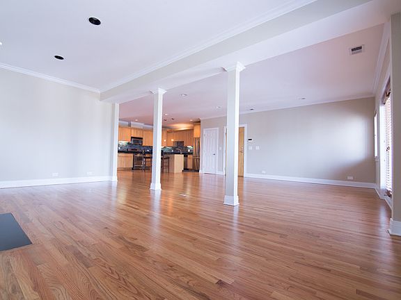 4th image of 2033 W Superior St APT 3E