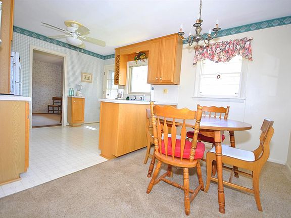 5th image of 2033 Royal Oak Dr