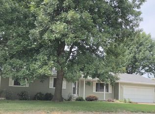108 Surrey Ln, Arthur, IL 61911