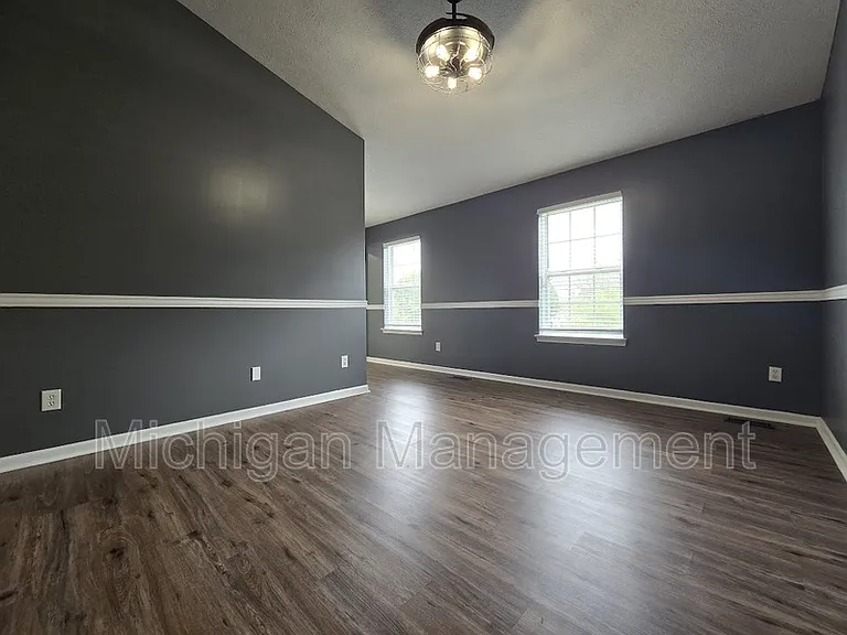 684 Glenlivet St — Photo 29