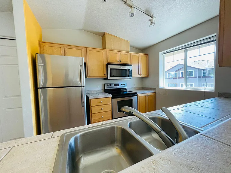 750 NW 185th Ave — Photo 3