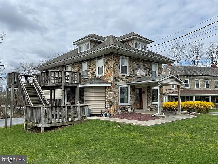 228 N Centre Ave — Photo 2