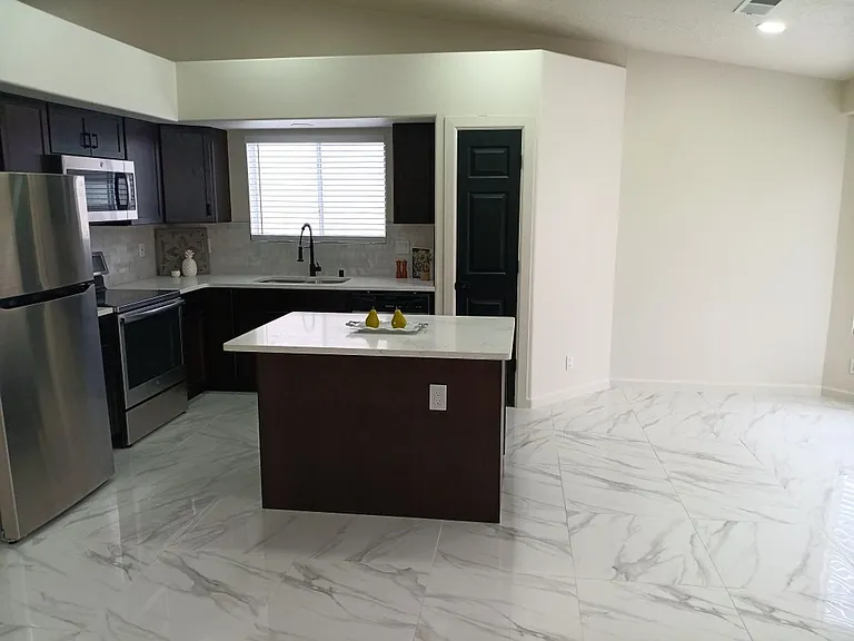 8116 Corte De Aguila NW — Photo 2