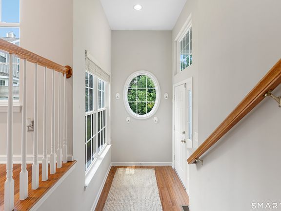 3rd image of 14 Cambridge Drive #14