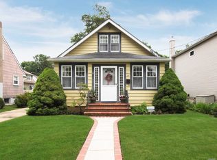 29 Princeton Pl, Merrick, NY 11566