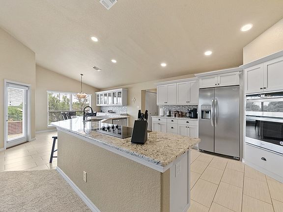 4th image of 645 Oak Hollow Dr