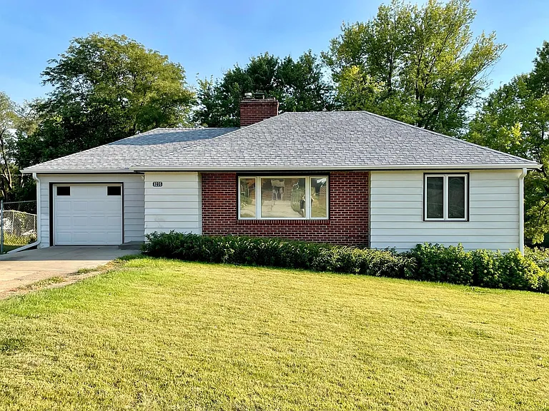 8235 Browne St — Photo 1